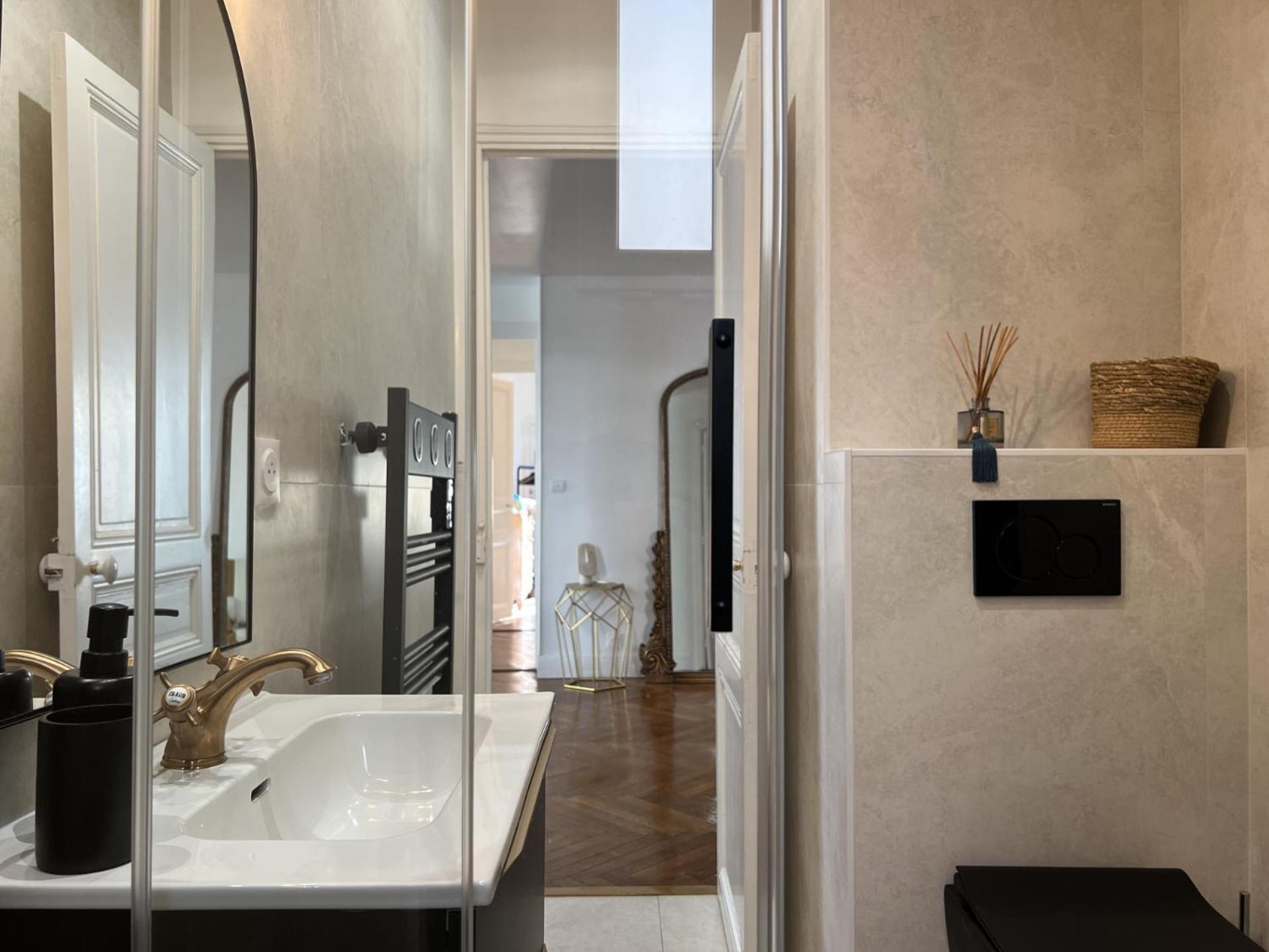 Apartment Luxueux 115m2, 3 Centre Avec Parking A 5 Min -climatisation *