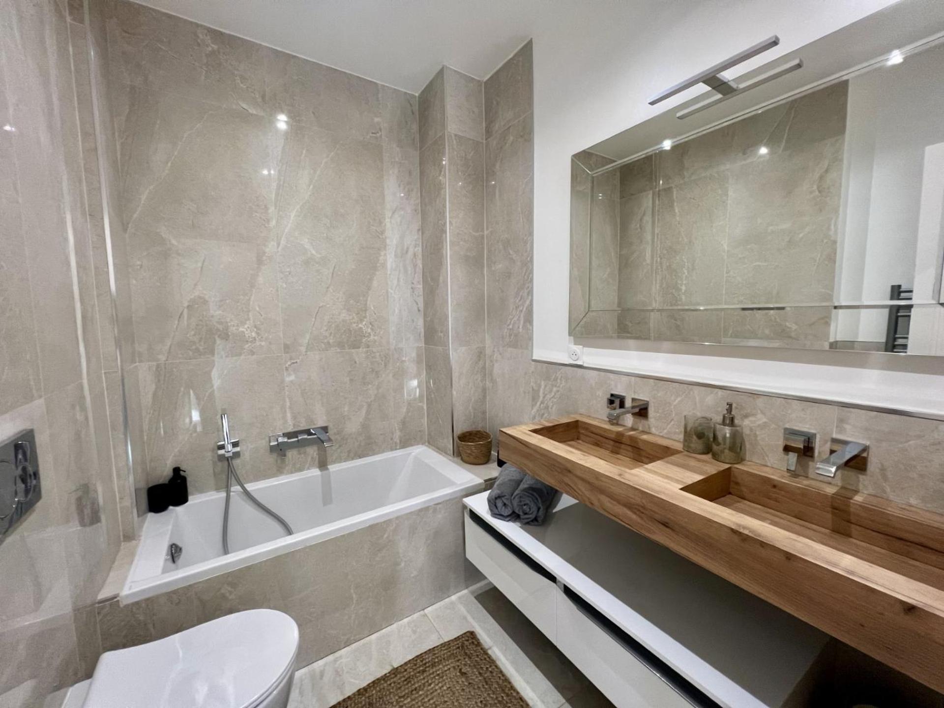 Apartment Luxueux 115m2, 3 Centre Avec Parking A 5 Min -climatisation Nizza
