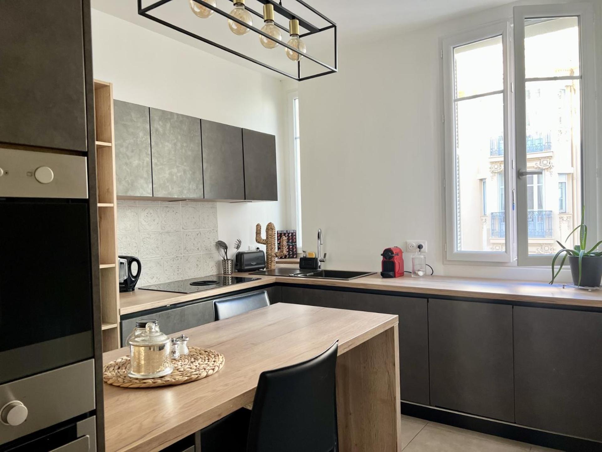 Apartment Luxueux 115m2, 3 Centre Avec Parking A 5 Min -climatisation