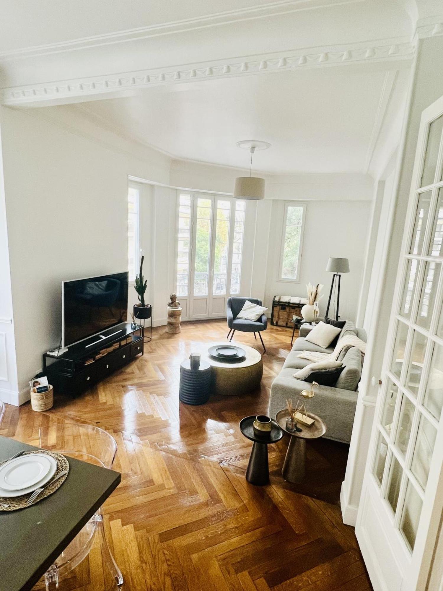 Appartement Luxueux 115m2, 3 Centre Avec Parking A 5 Min -climatisation Nice
