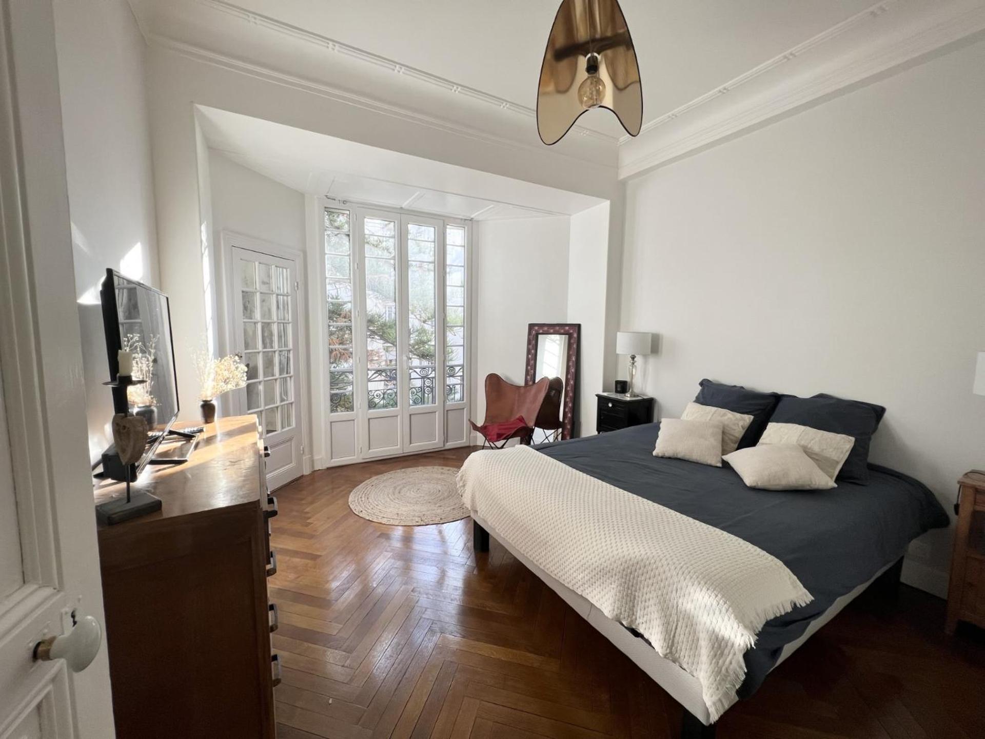 Luxueux 115m2, 3 Centre Avec Parking A 5 Min -climatisation Appartement Nice