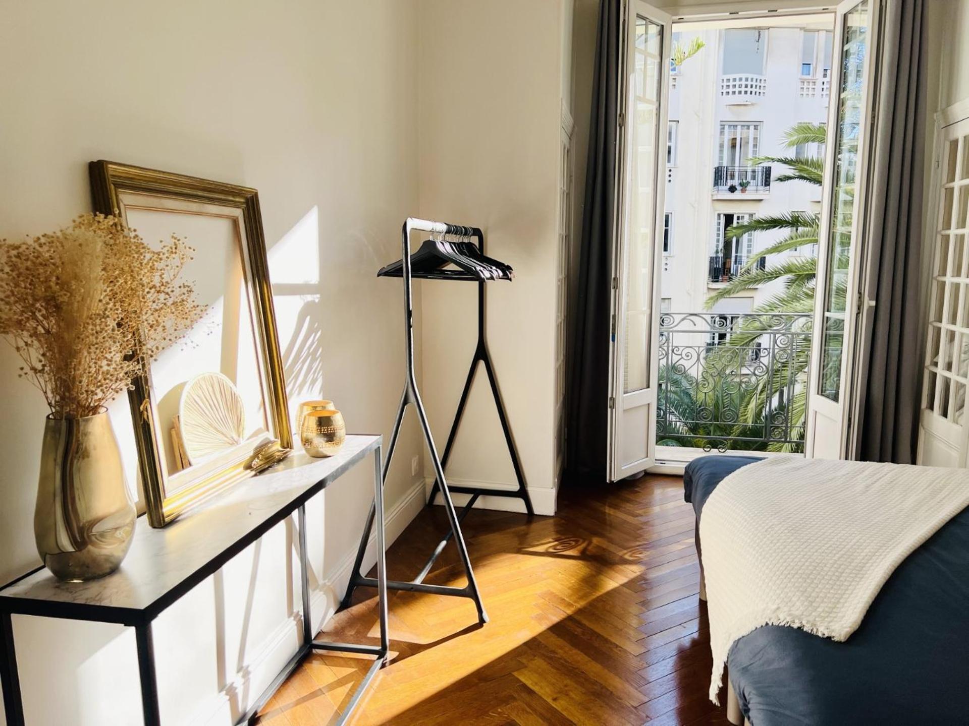 Luxueux 115m2, 3 Centre Avec Parking A 5 Min -climatisation Appartement